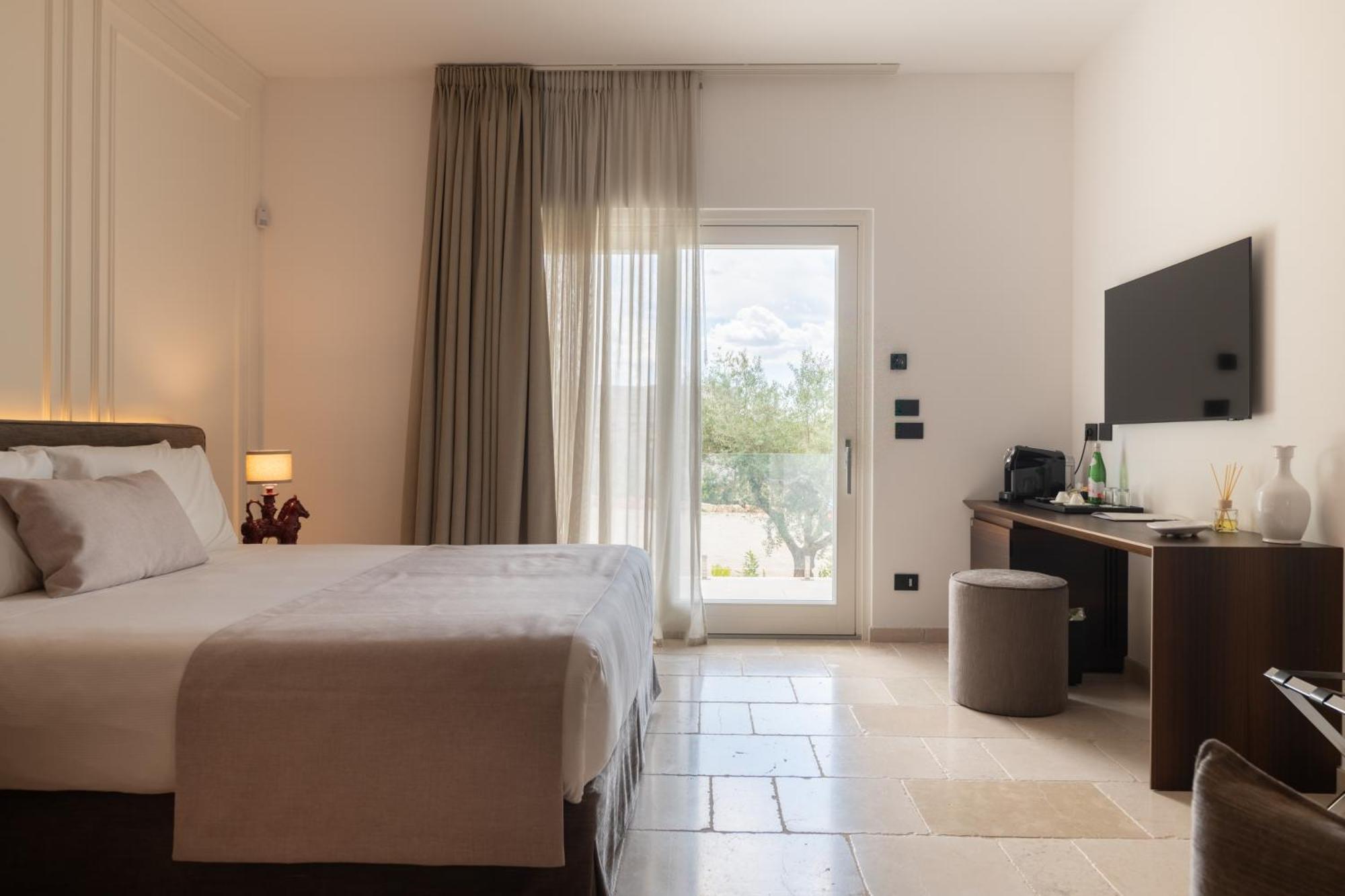 مبيت وإفطار تْشيستيرنِنو Essenza Relais Contemporaneo المظهر الخارجي الصورة